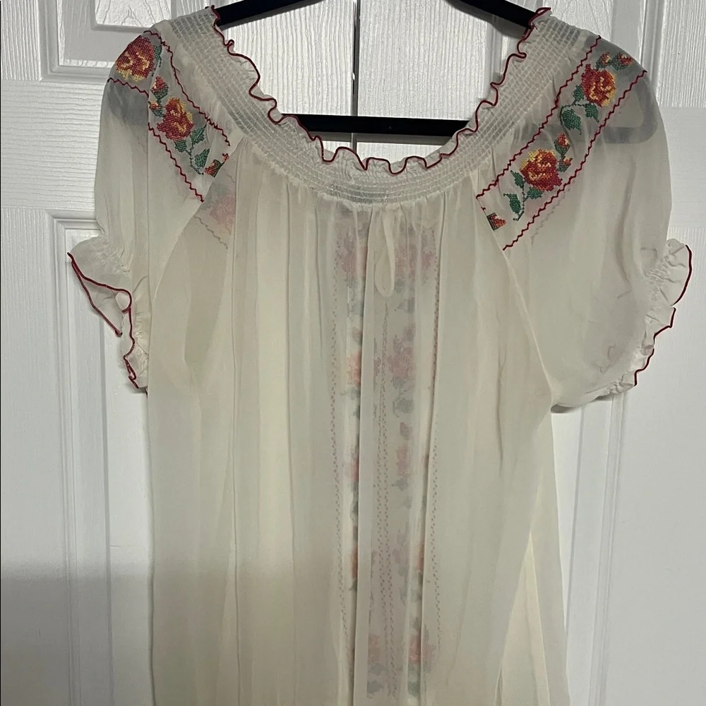 Isabella Rodriguez Cream Blouse with Floral Accents - Picture 6 of 7
